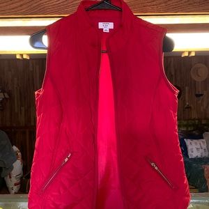 Red crown and ivy vest